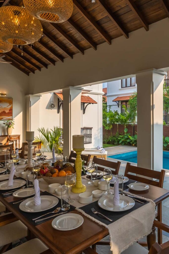 Luxurious Villa Nea Dining Area