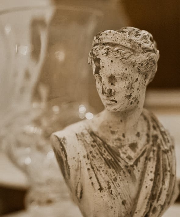 Antiques at Villas by Noor